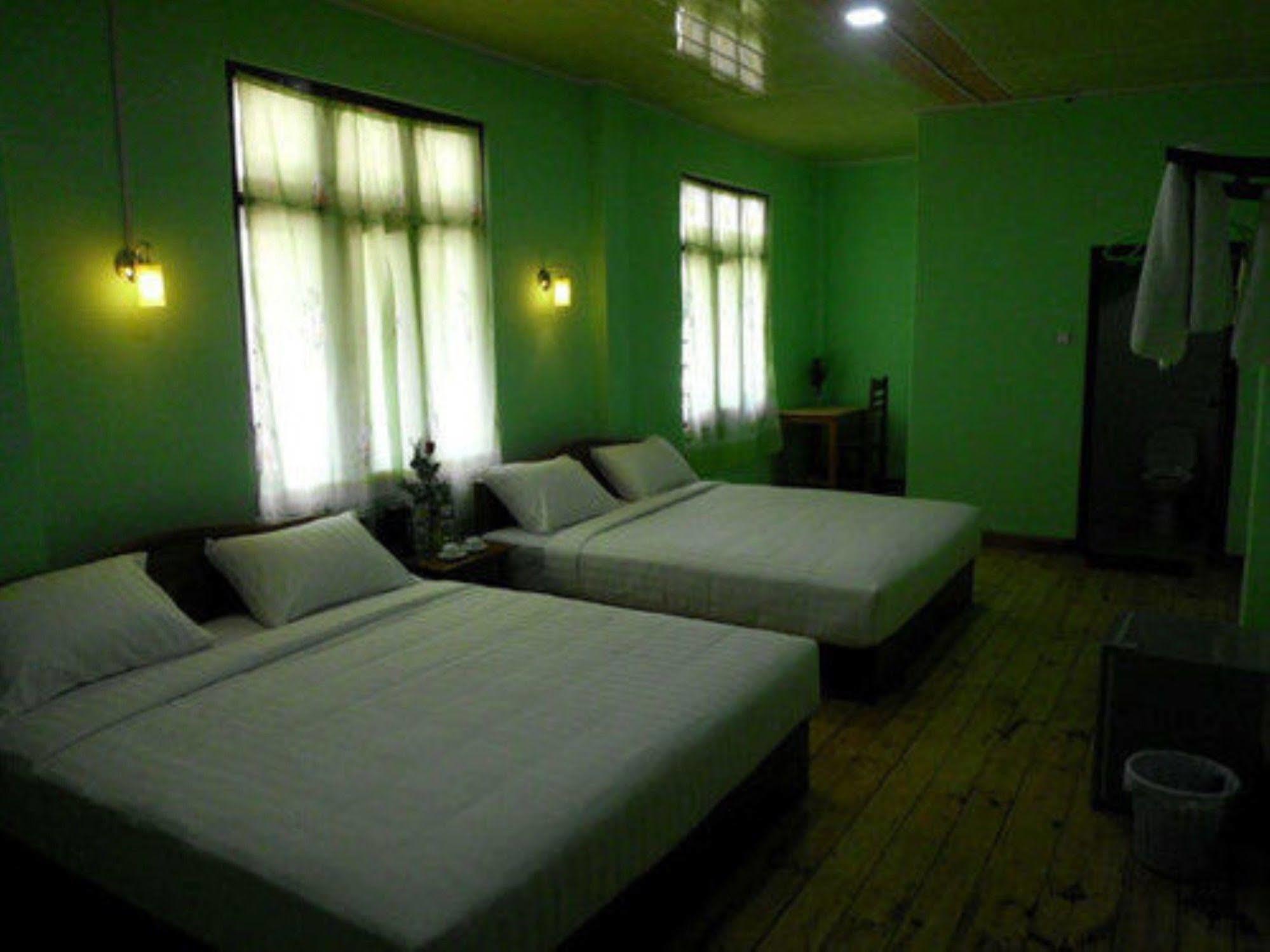 Railroad Hotel Kalaw Buitenkant foto