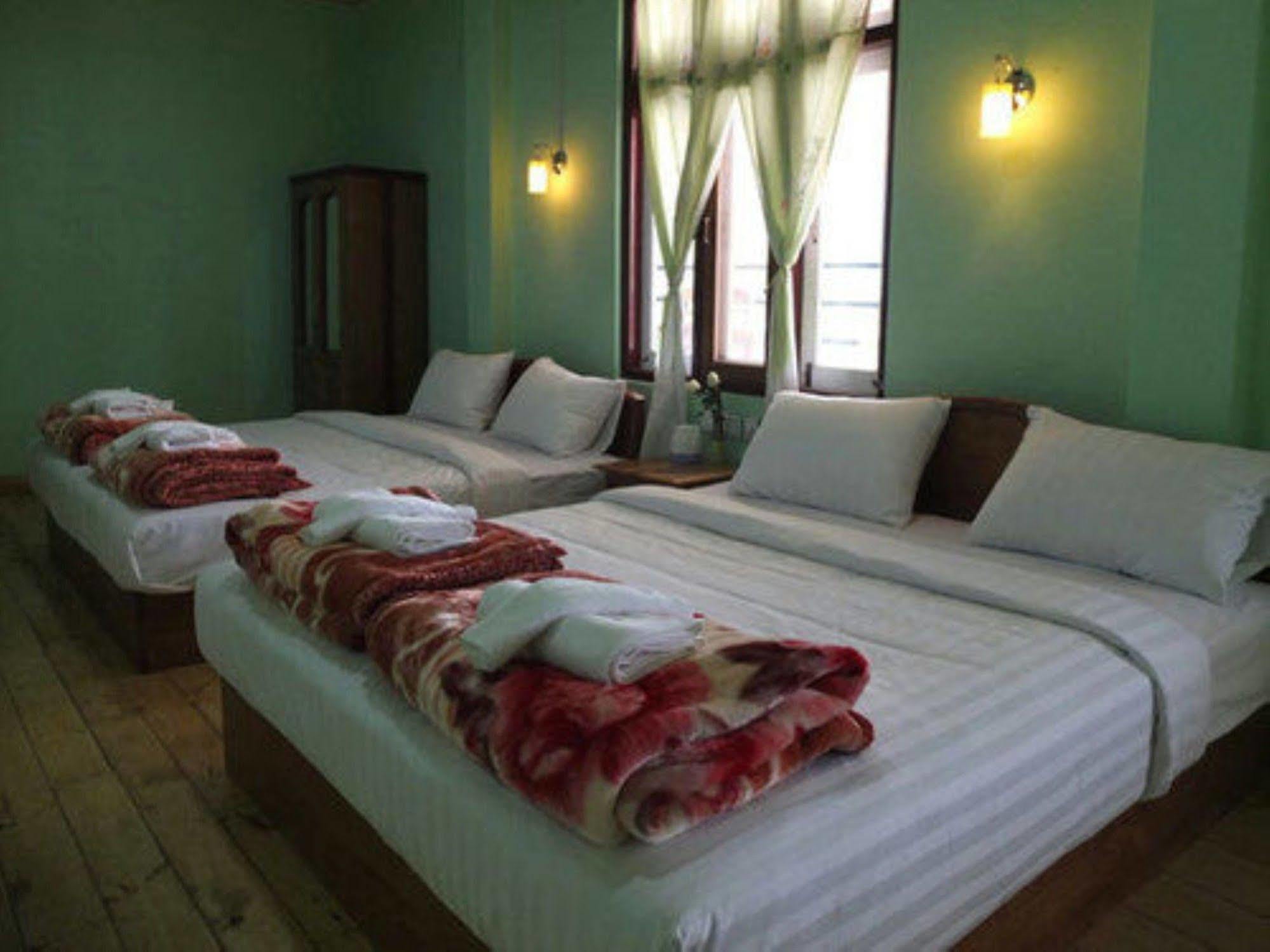 Railroad Hotel Kalaw Buitenkant foto