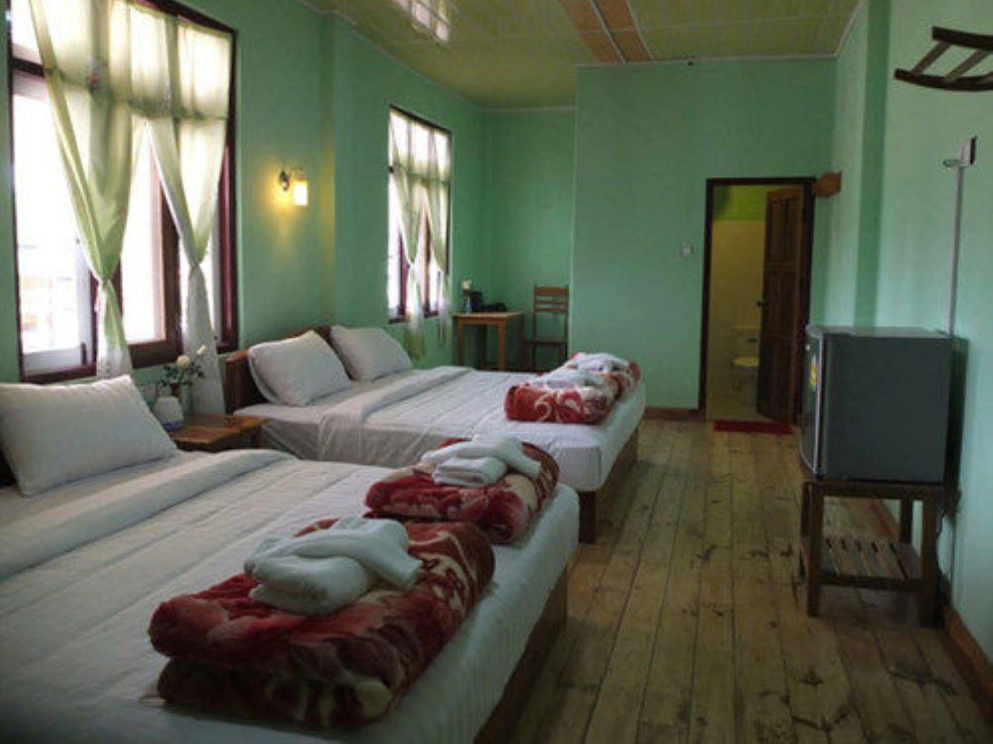 Railroad Hotel Kalaw Buitenkant foto